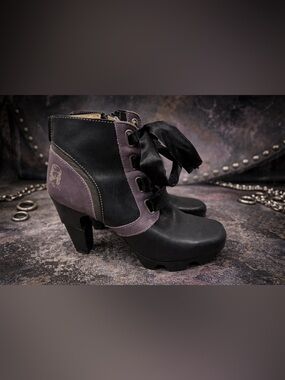 Like smug by prophecy Victorian lace heels purple black size 36